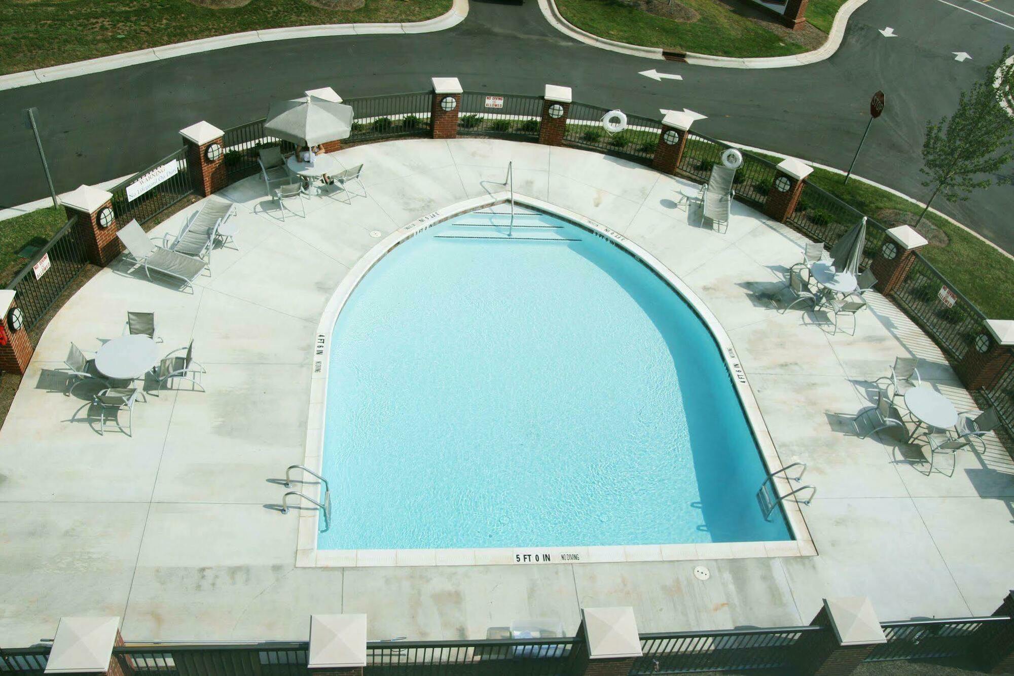 Hampton Inn Belmont At Montcross מראה חיצוני תמונה